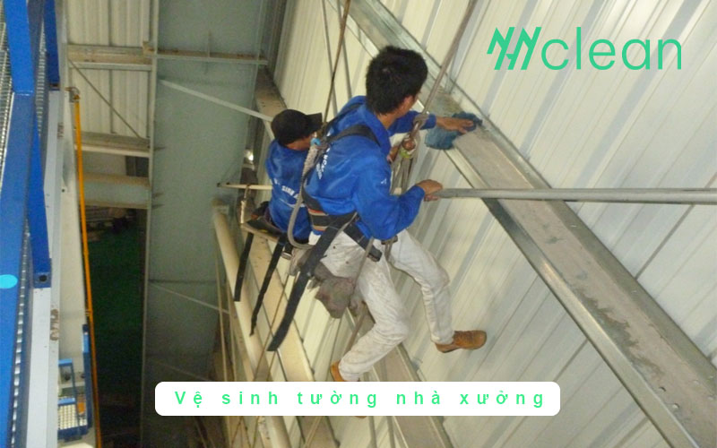 vệ sinh tường nhà xưởng