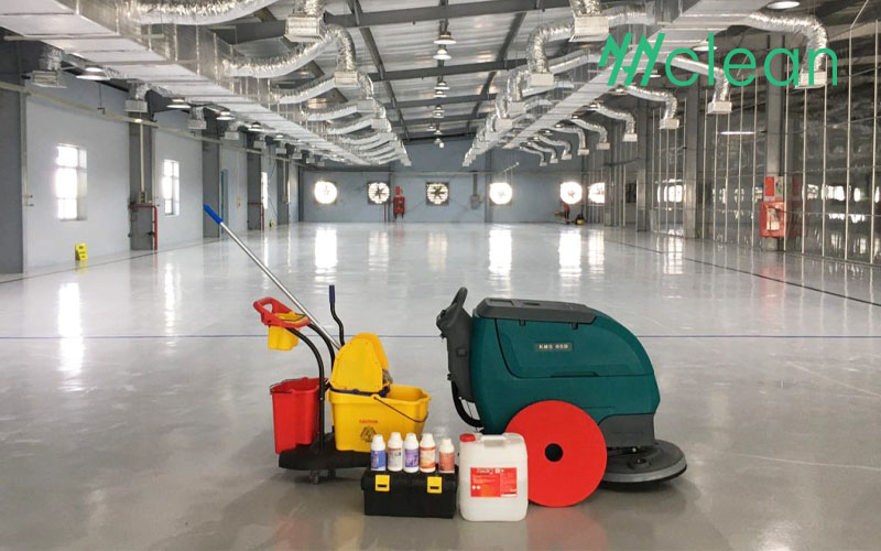 Chuẩn bị vệ sinh sàn nhà xưởng